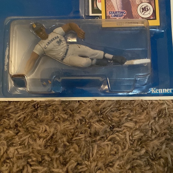 Amazing Ken Griffey Jr. Rookie edition card and figure - Picture 3 of 4